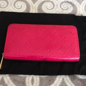 Authentic Louis Vuitton Zippy Wallet